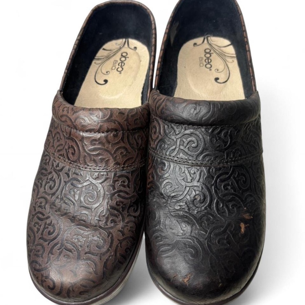 SafeT step Brown Embossed Slip-On Shoes